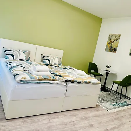 Guest house Urlaub-& Bussinesswohnung In Doeblen 01 *