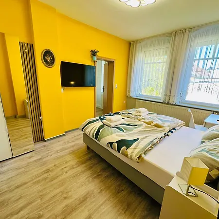 Urlaub-& Bussinesswohnung In Doeblen 01 *