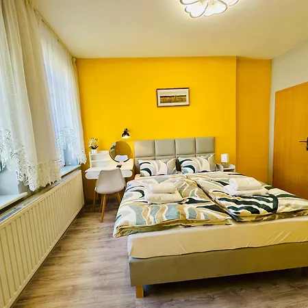 Urlaub-& Bussinesswohnung In Doeblen 01 *