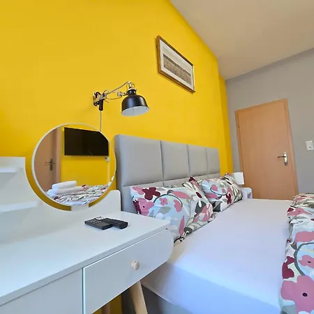 Guest house Urlaub-& Bussinesswohnung In Doeblen 01 *