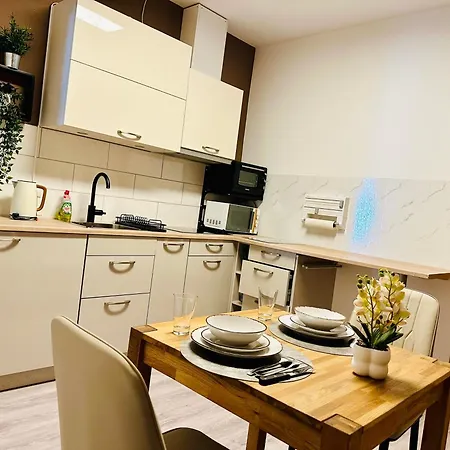 Guest house Urlaub-& Bussinesswohnung In Doeblen 01 *