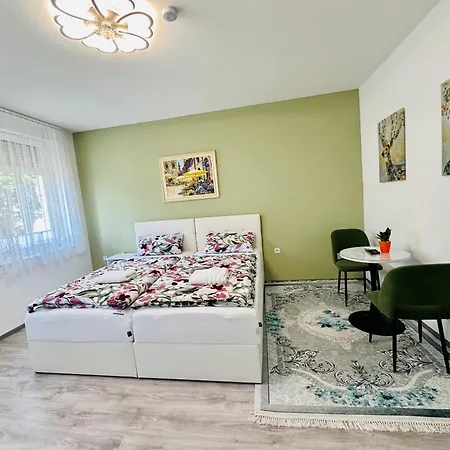 Gasthuis Urlaub-& Bussinesswohnung In Doeblen 01